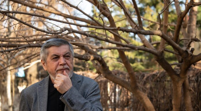 Musavvir bo’lmoq ersang…